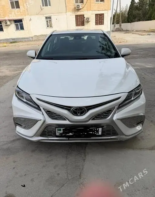 Toyota Camry, 2023 — фото 1