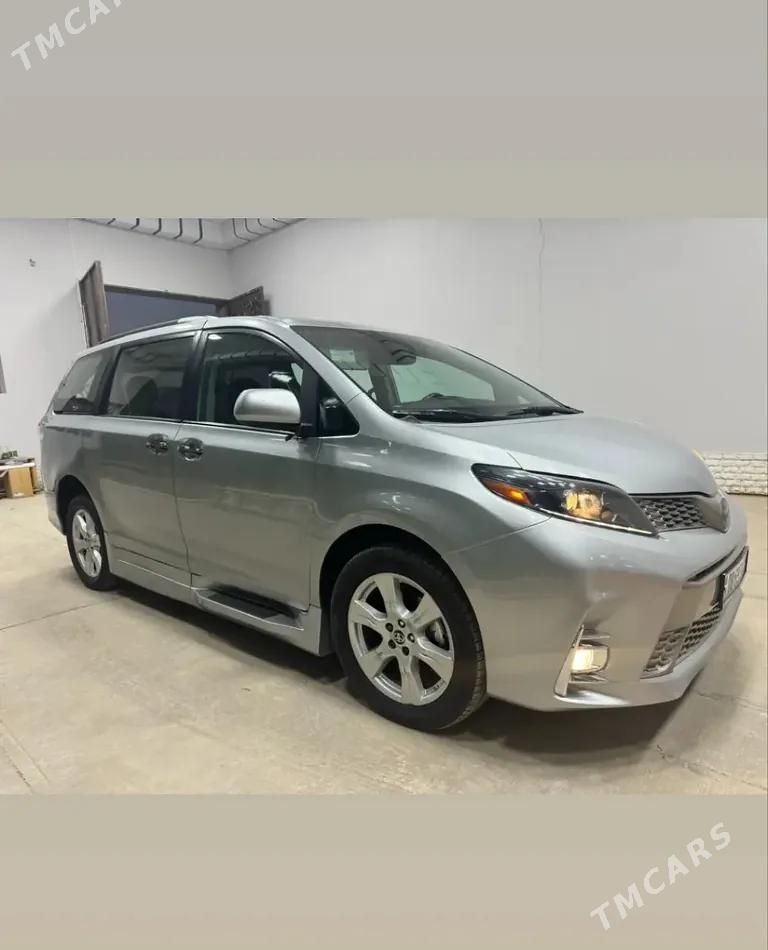 Toyota Sienna, 2020