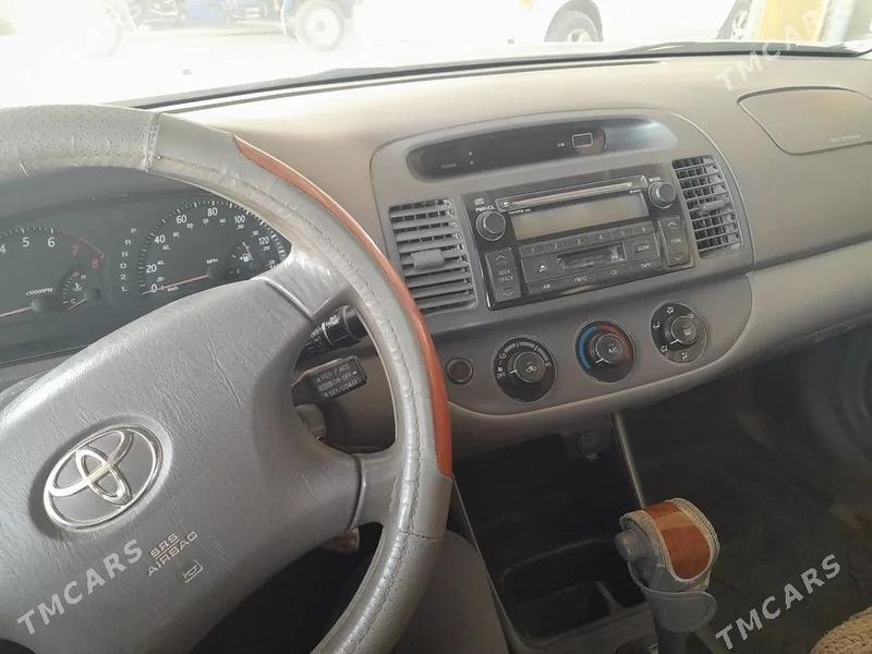 Toyota Camry, 2004