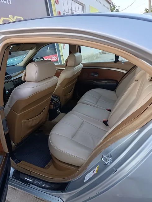 BMW 745, 2002