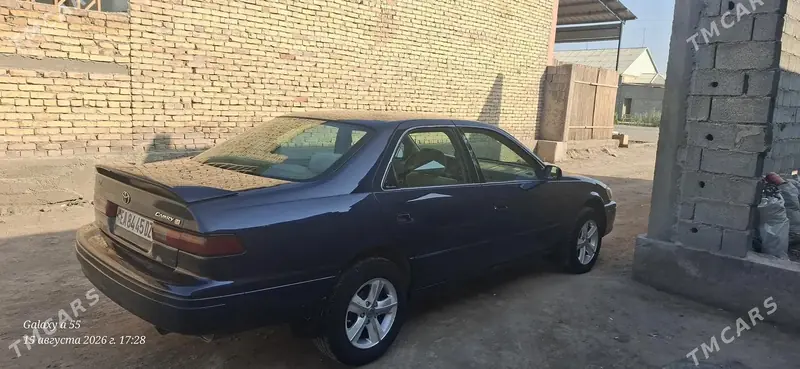 Toyota Camry, 1998 — фото 1