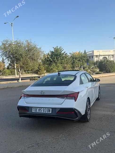 Hyundai Elantra, 2024