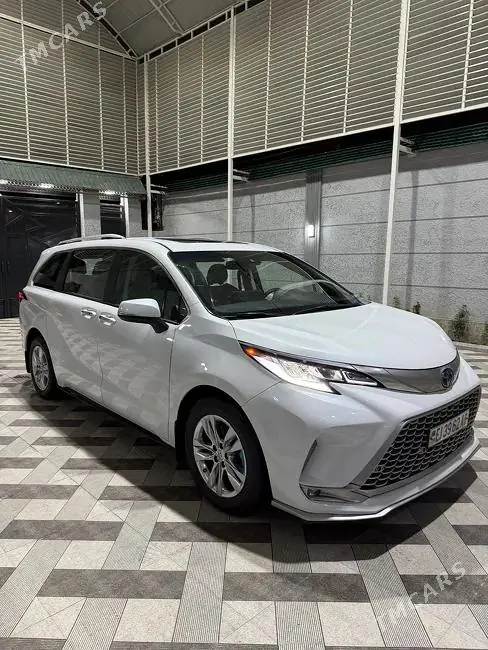 Toyota Sienna, 2023 — фото 2