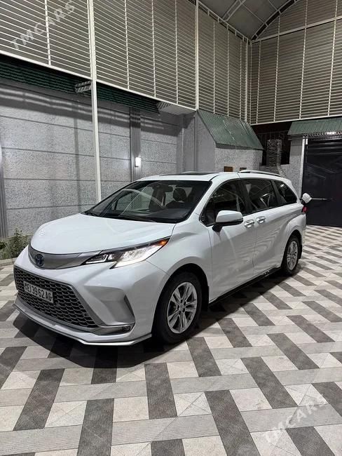 Toyota Sienna, 2023