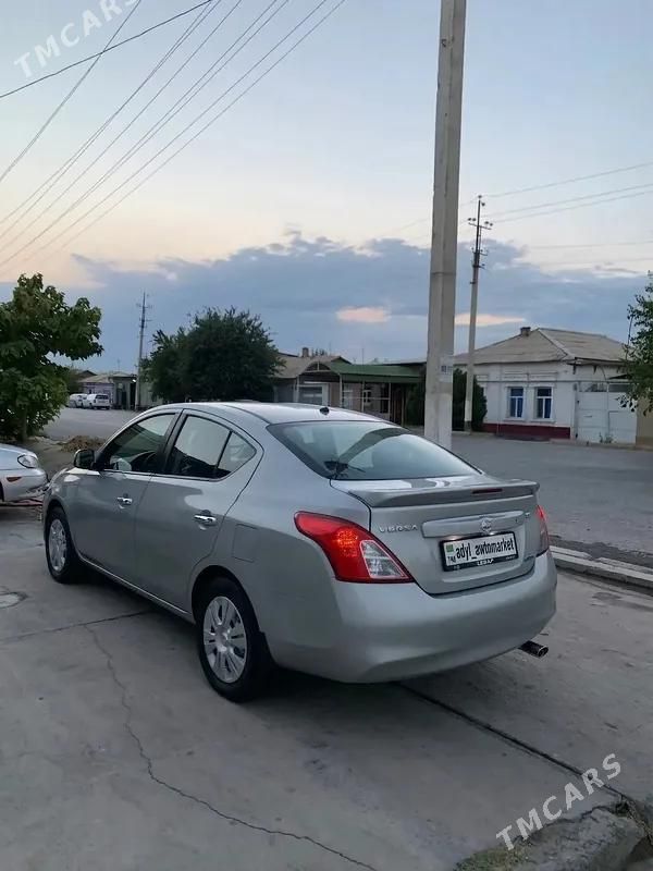 Nissan Versa, 2012