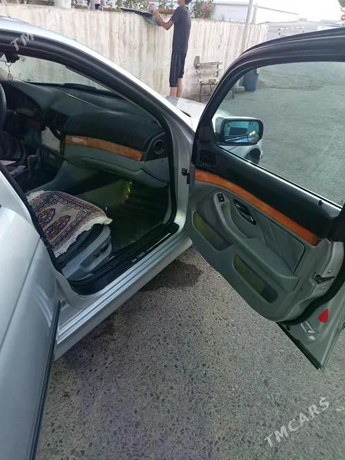 BMW 528, 2002