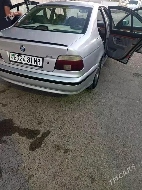 BMW 528, 2002