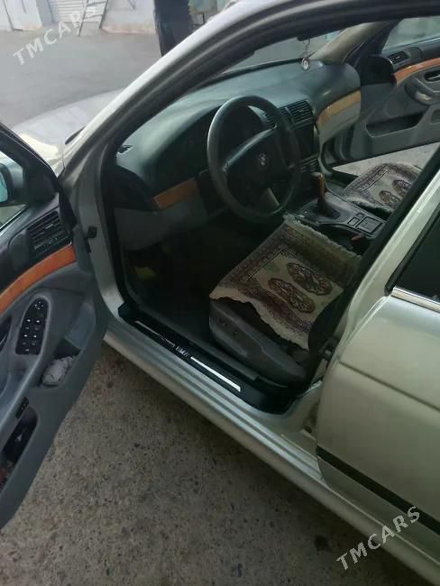 BMW 528, 2002