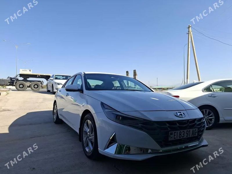Hyundai Elantra, 2022