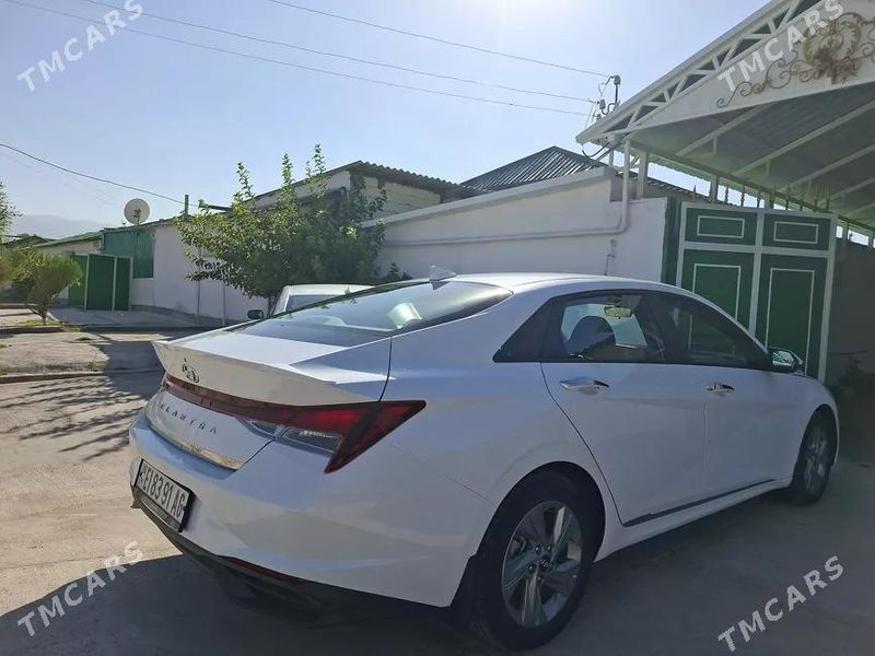 Hyundai Elantra, 2022