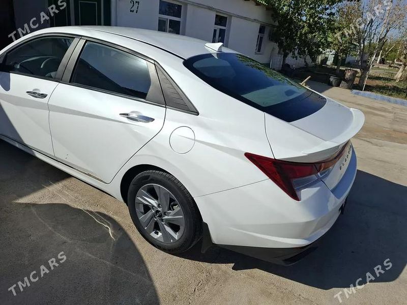 Hyundai Elantra, 2022