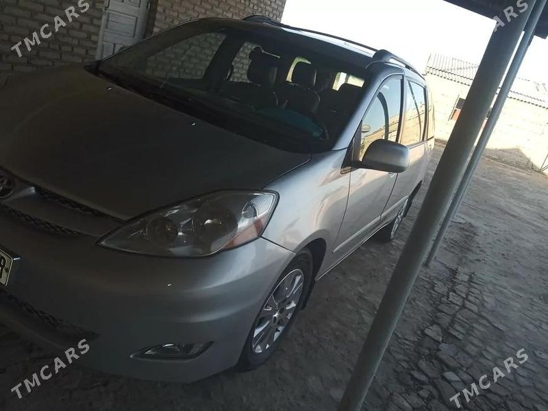 Toyota Sienna, 2009