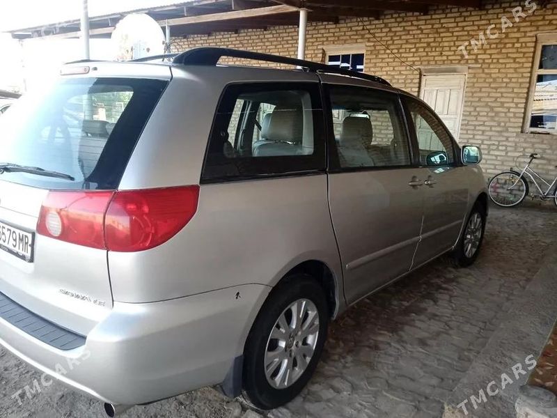 Toyota Sienna, 2009