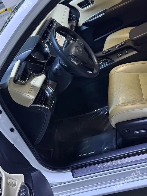Toyota Avalon, 2013