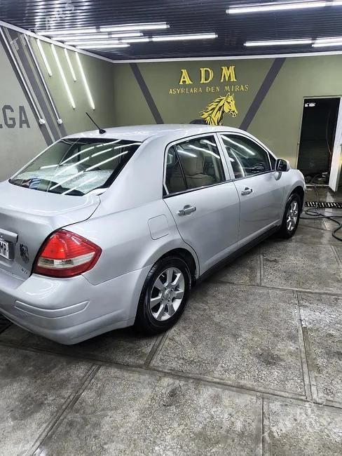Nissan Versa, 2010