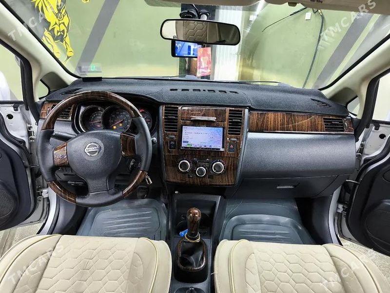 Nissan Versa, 2010