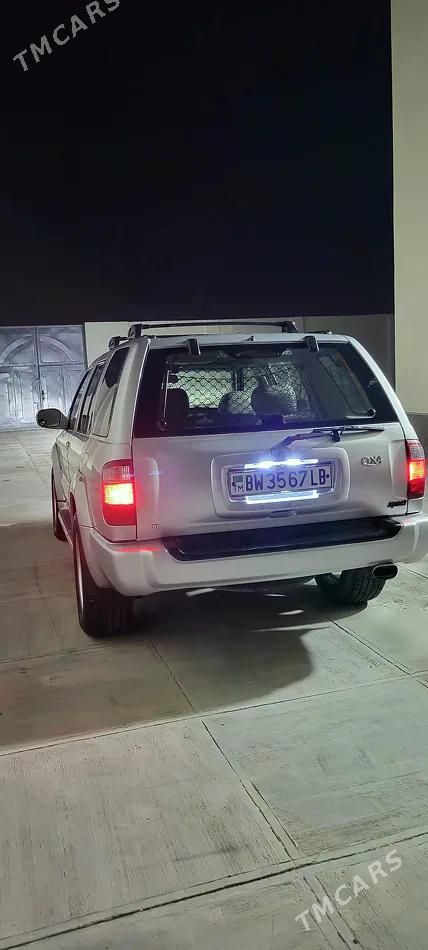 Infiniti QX4, 2003