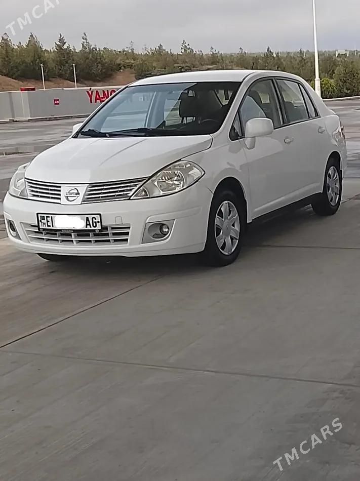 Nissan Versa, 2010