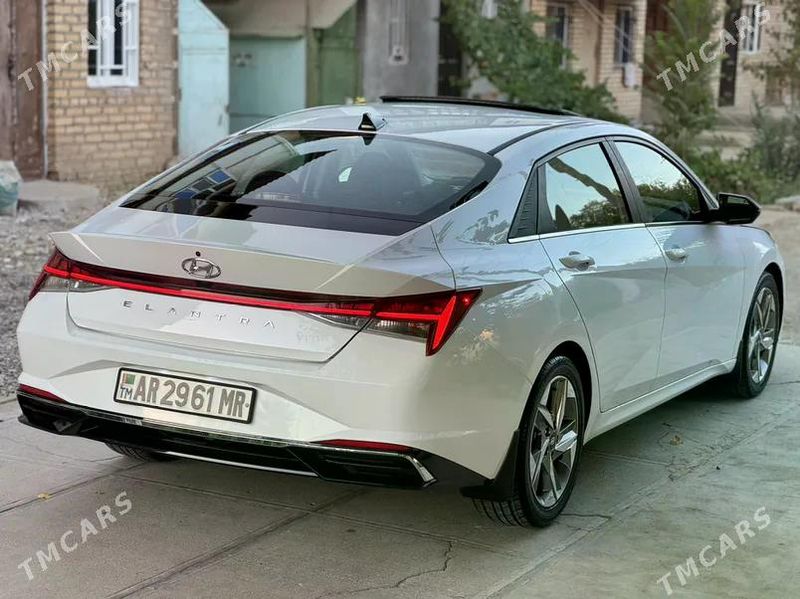 Hyundai Elantra, 2021