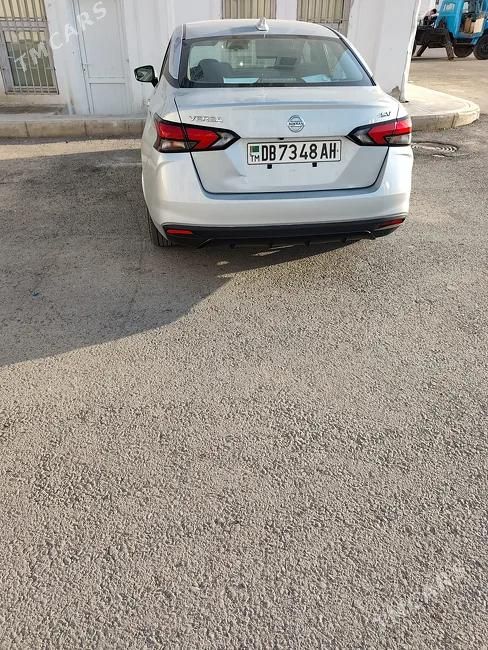 Nissan Versa, 2021
