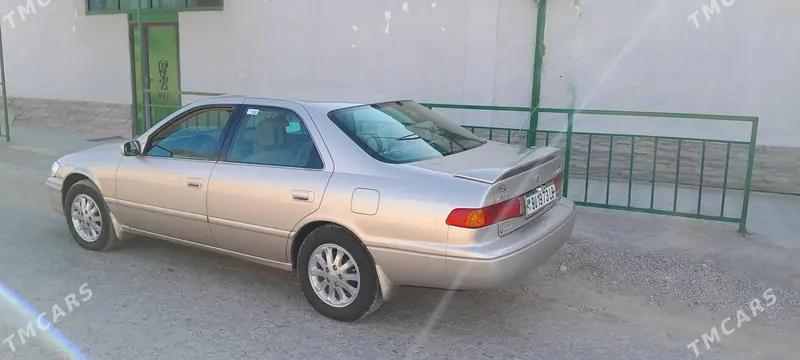 Toyota Camry, 2000 — фото 4