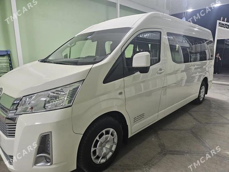 Toyota Hiace, 2024