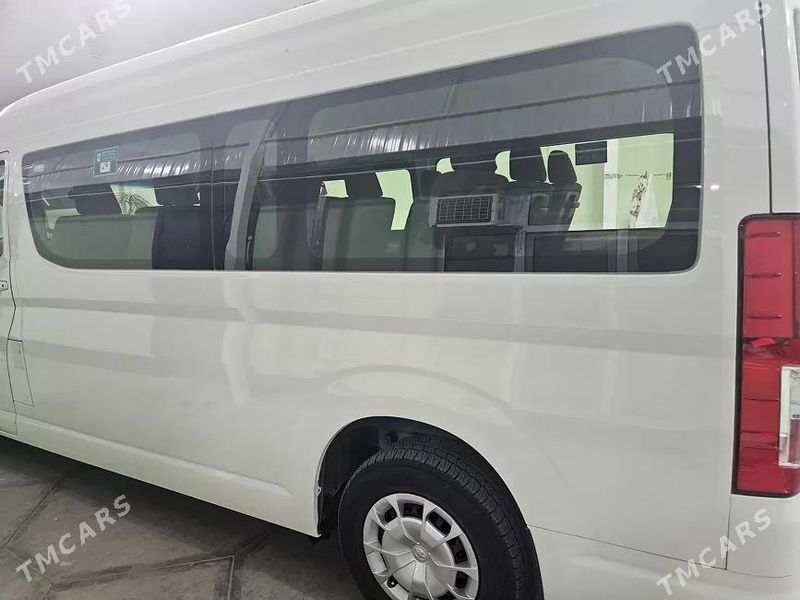 Toyota Hiace, 2024