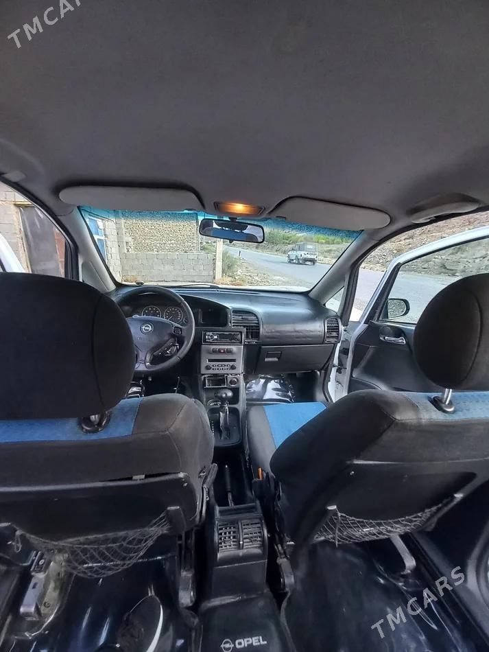Opel Zafira, 2004