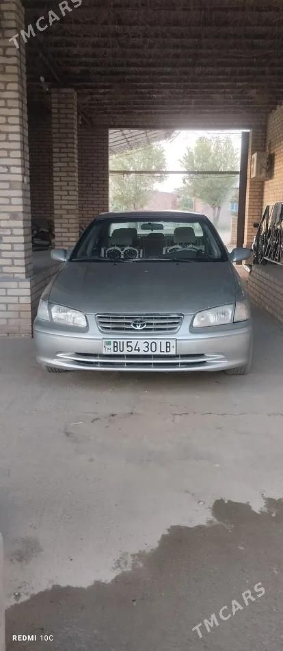 Toyota Camry, 2001