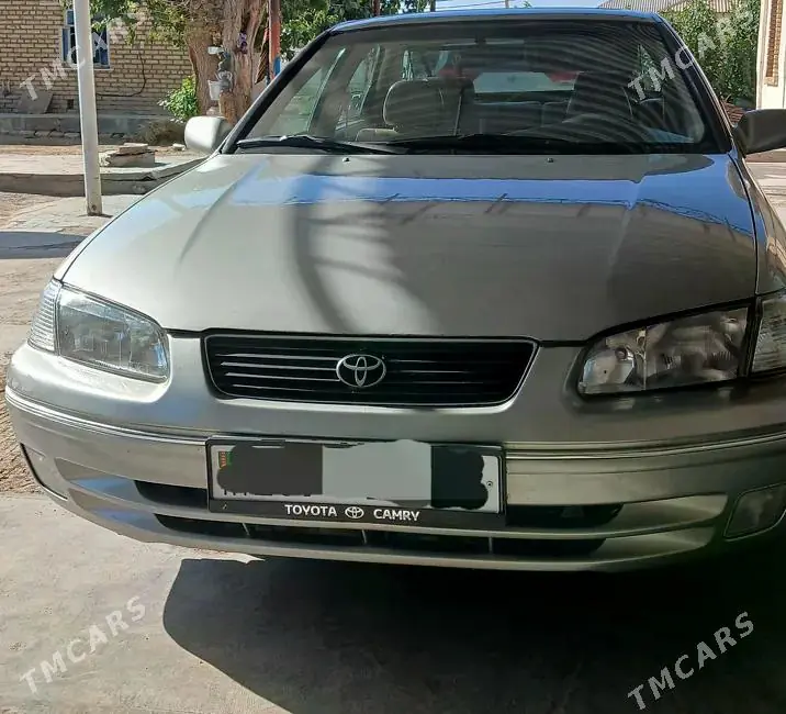 Toyota Camry, 1998 — фото 1