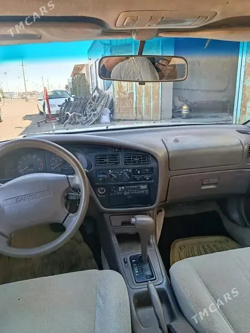 Toyota Camry, 1995 — фото 5