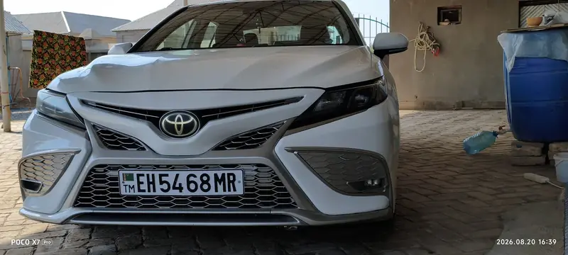 Toyota Camry, 2021 — фото 1