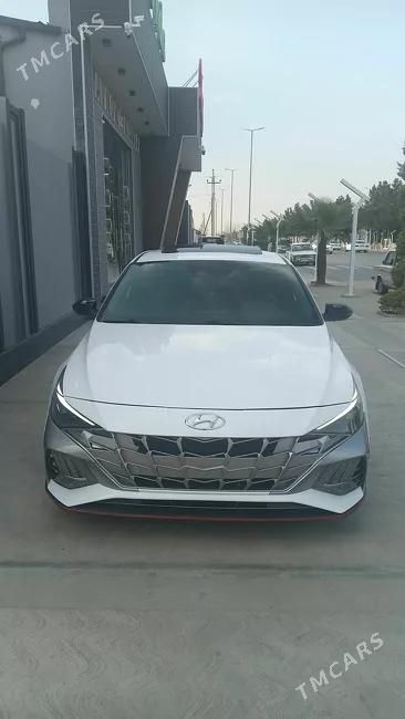 Hyundai Elantra, 2023