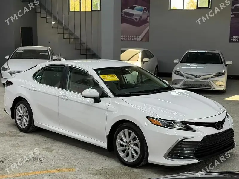 Toyota Camry, 2023 — фото 2