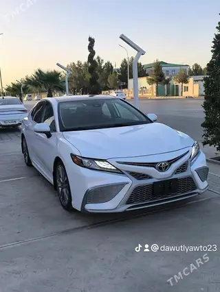 Toyota Camry, 2023
