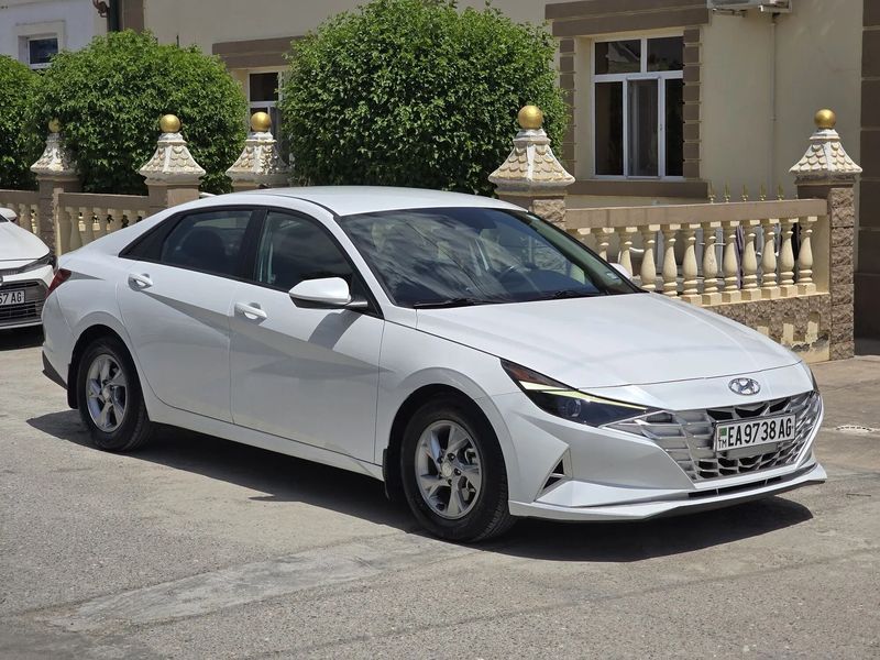 Hyundai Elantra, 2022