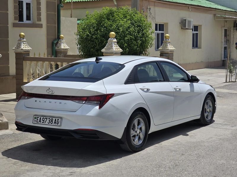 Hyundai Elantra, 2022