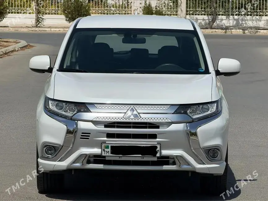 Mitsubishi Outlander, 2022 — фото 1