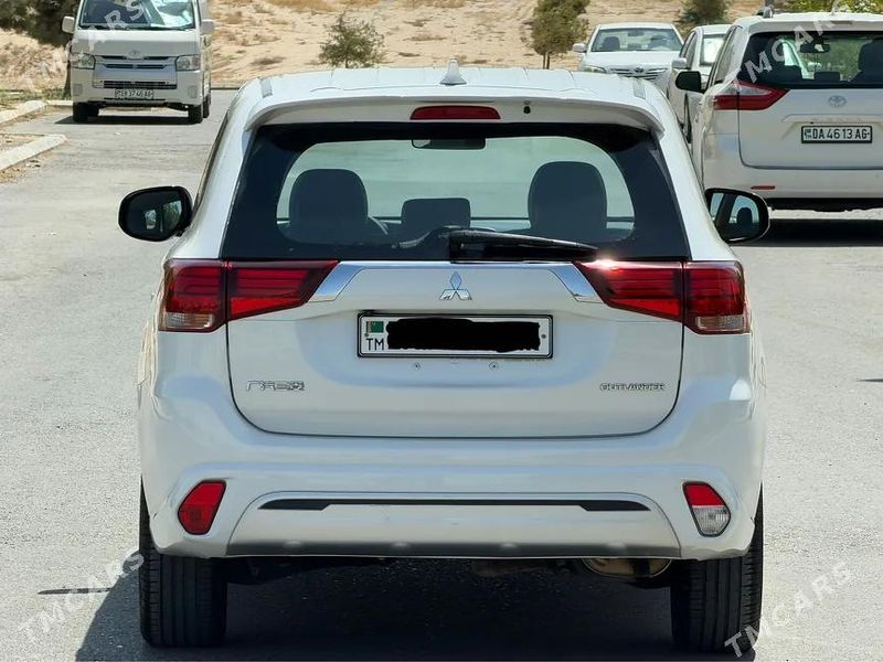 Mitsubishi Outlander, 2022