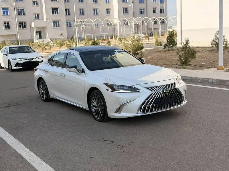 Lexus ES 350, 2023