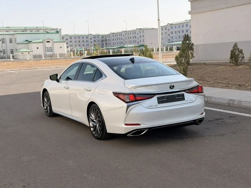 Lexus ES 350, 2023