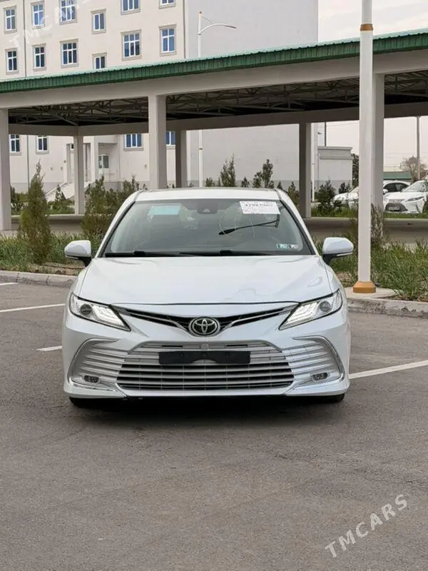 Toyota Camry, 2023 — фото 1
