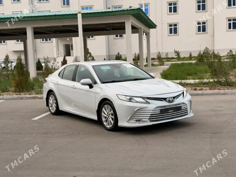 Toyota Camry, 2023 — фото 2