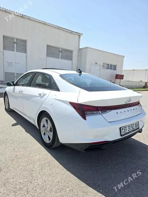 Hyundai Elantra, 2021