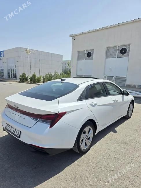 Hyundai Elantra, 2021