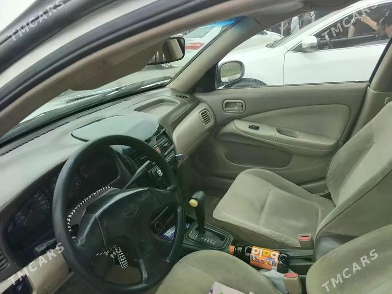 Nissan Sunny, 2001