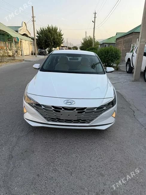 Hyundai Elantra, 2022