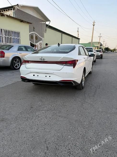 Hyundai Elantra, 2022