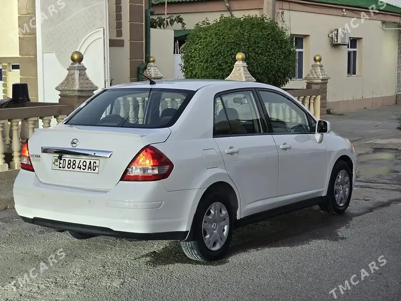 Nissan Versa, 2010 — фото 3
