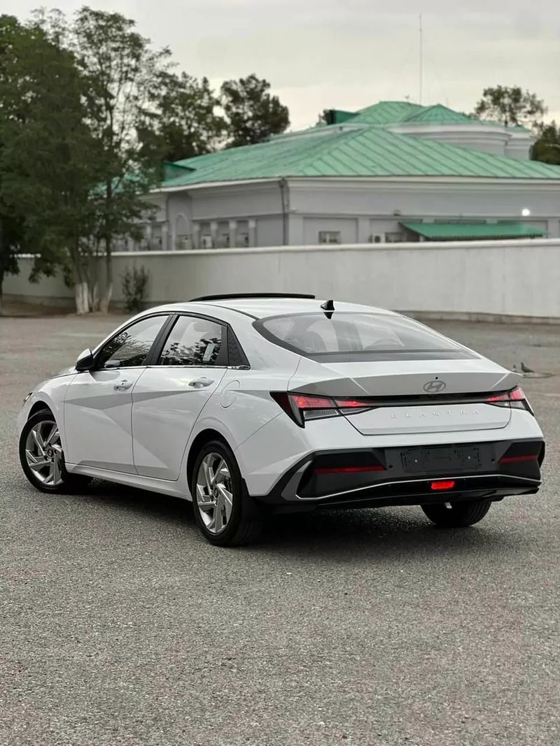 Hyundai Elantra, 2025
